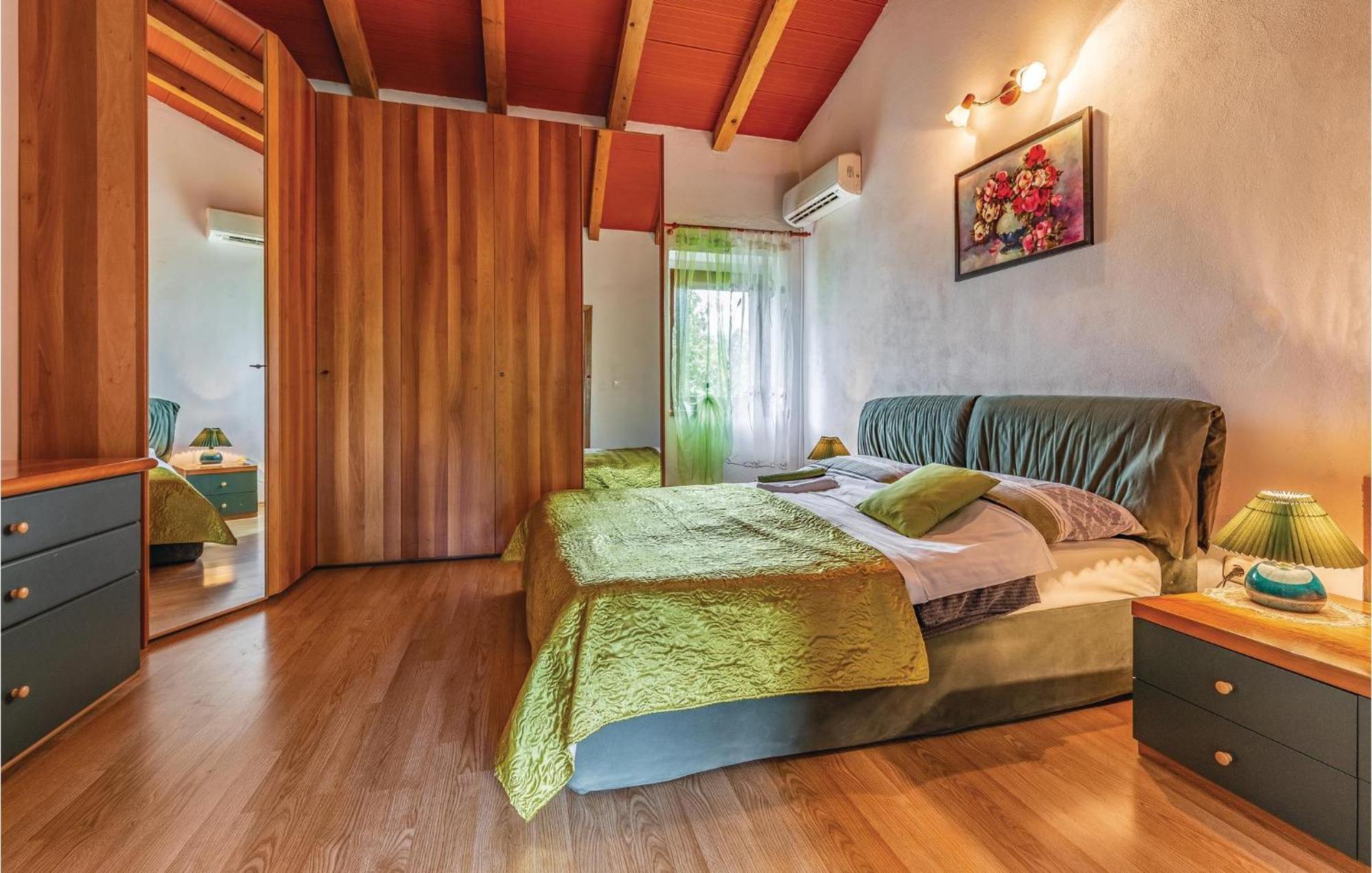 2 Bedroom Amazing Home In Rakotule 外观 照片